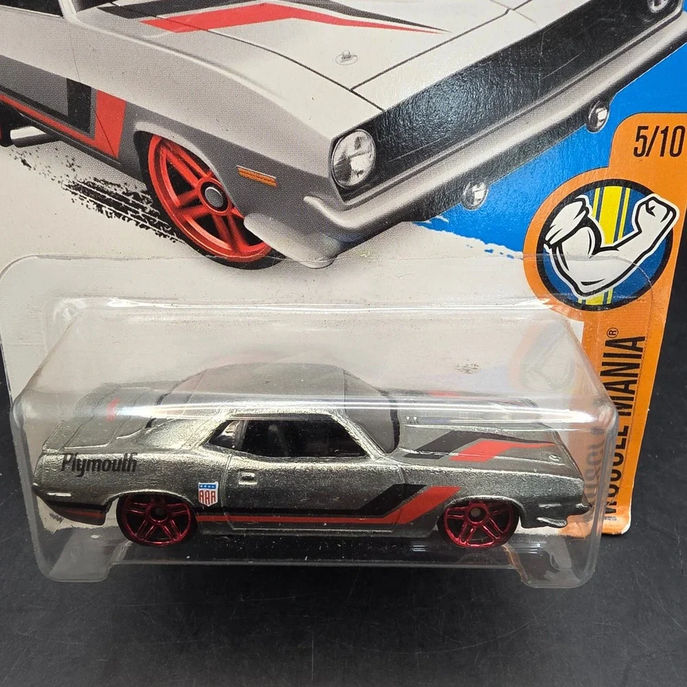 Hot Wheels '70 Plymouth AAR Cuda 2016 Muscle Mania 1:64 Silver Diecast Car